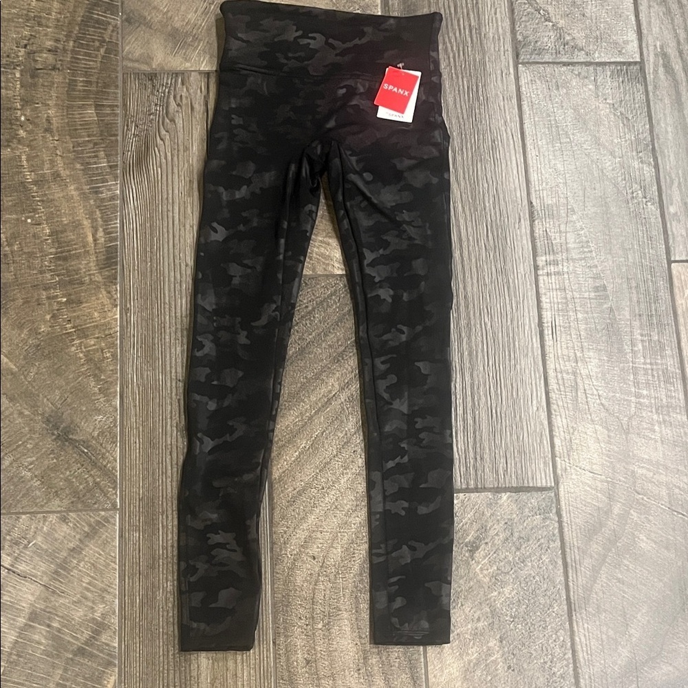 NWT Spanx Black Camo Leggings